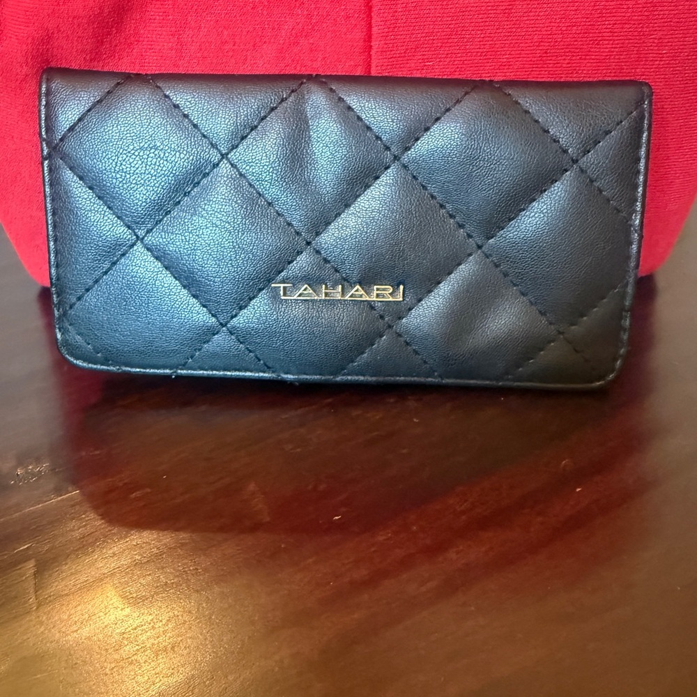 Tahari NWOT Black Quilted bi fold wallet 2 interior pockets 1 exterior card slot